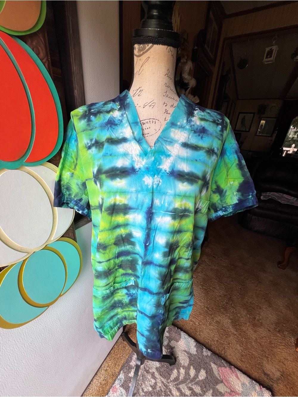 Women’s DHARMA TRADING CO. medical scrub top tie-dye horizontal stripe pattern.